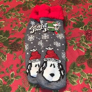 NWT Peanuts Cozy Warmers Slipper Socks OS.